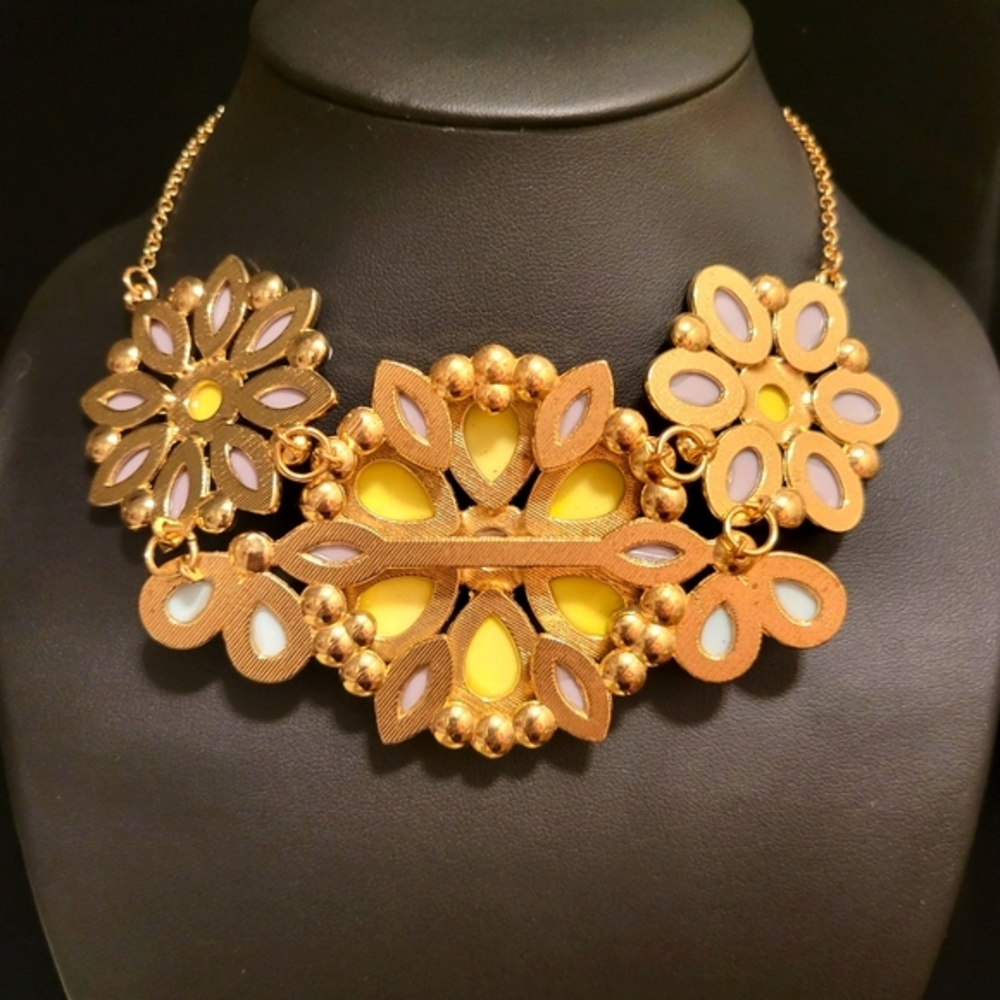 Vintage Rhinstone Beaded Flower Necklace - Picture 3 of 5